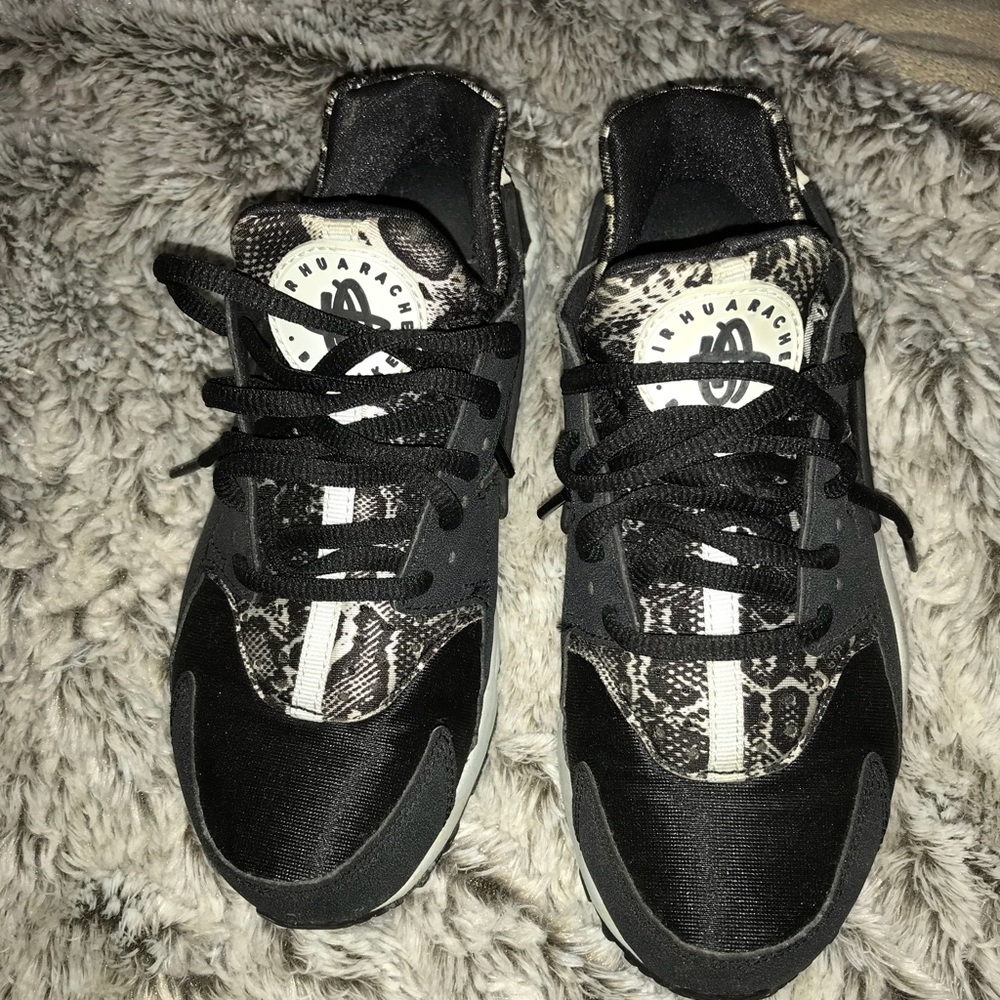 Women’s Huarache SOLD!!