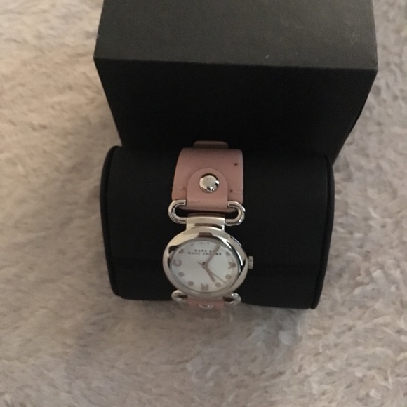 Authentic Marc by Marc Jacobs watch - Picture 3 of 5
