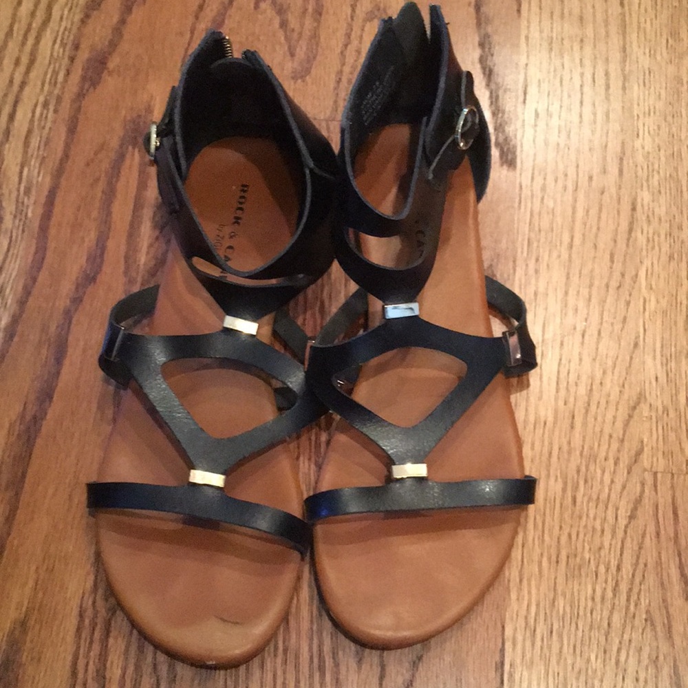 Black and gold strappy flats
