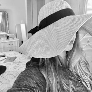 DONATING 3/23 | Floppy beach hat