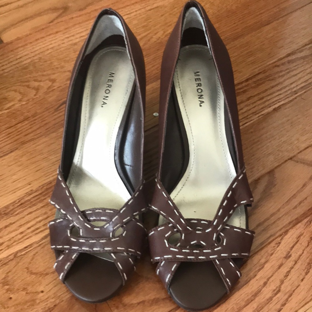 Size 8 brown wedge shoes