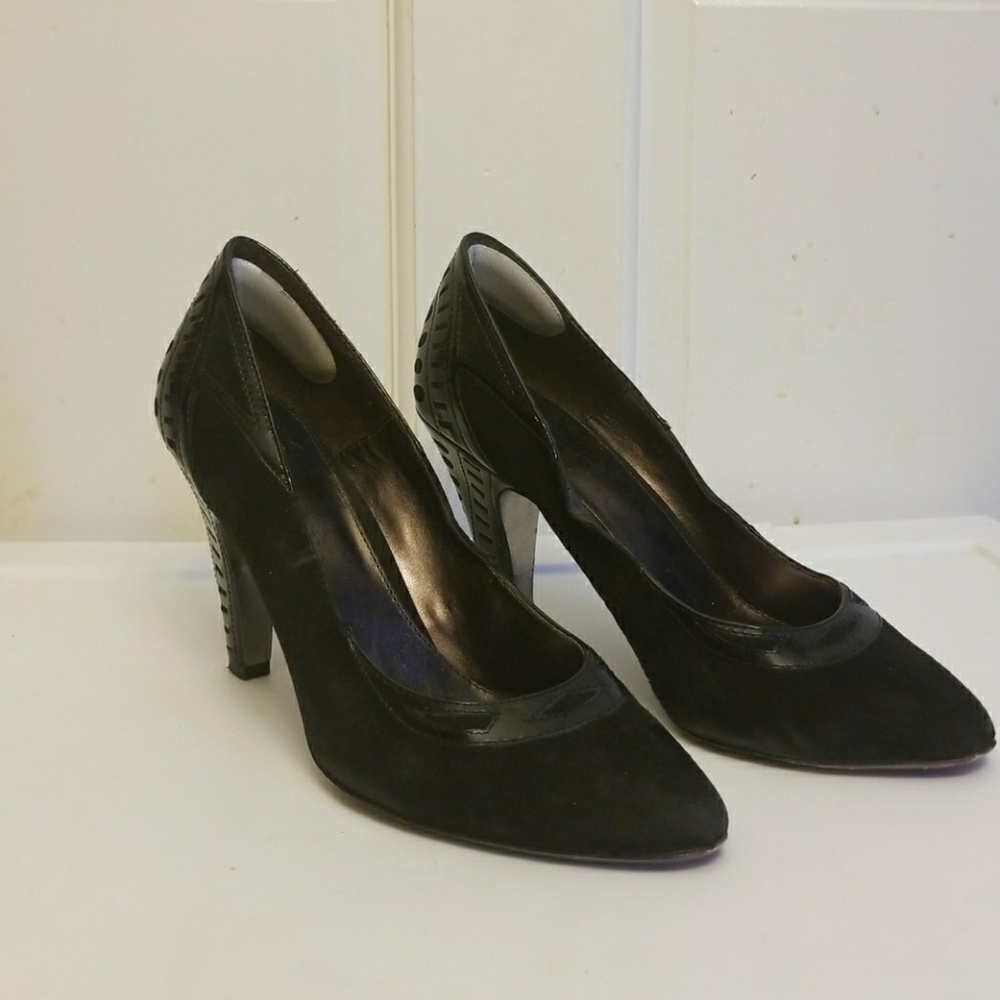 Isola black velvet pump sz 8.5