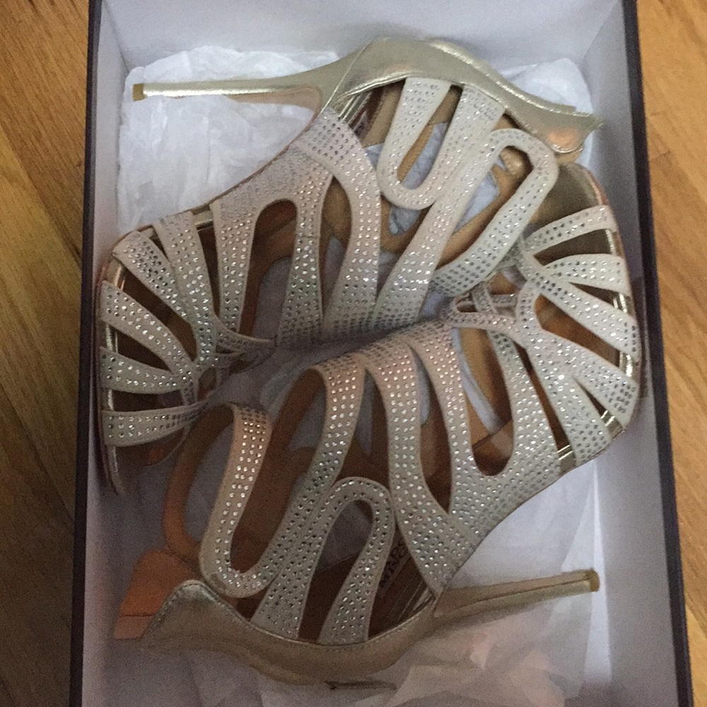Badgley Mischka strappy heels women's 8.5