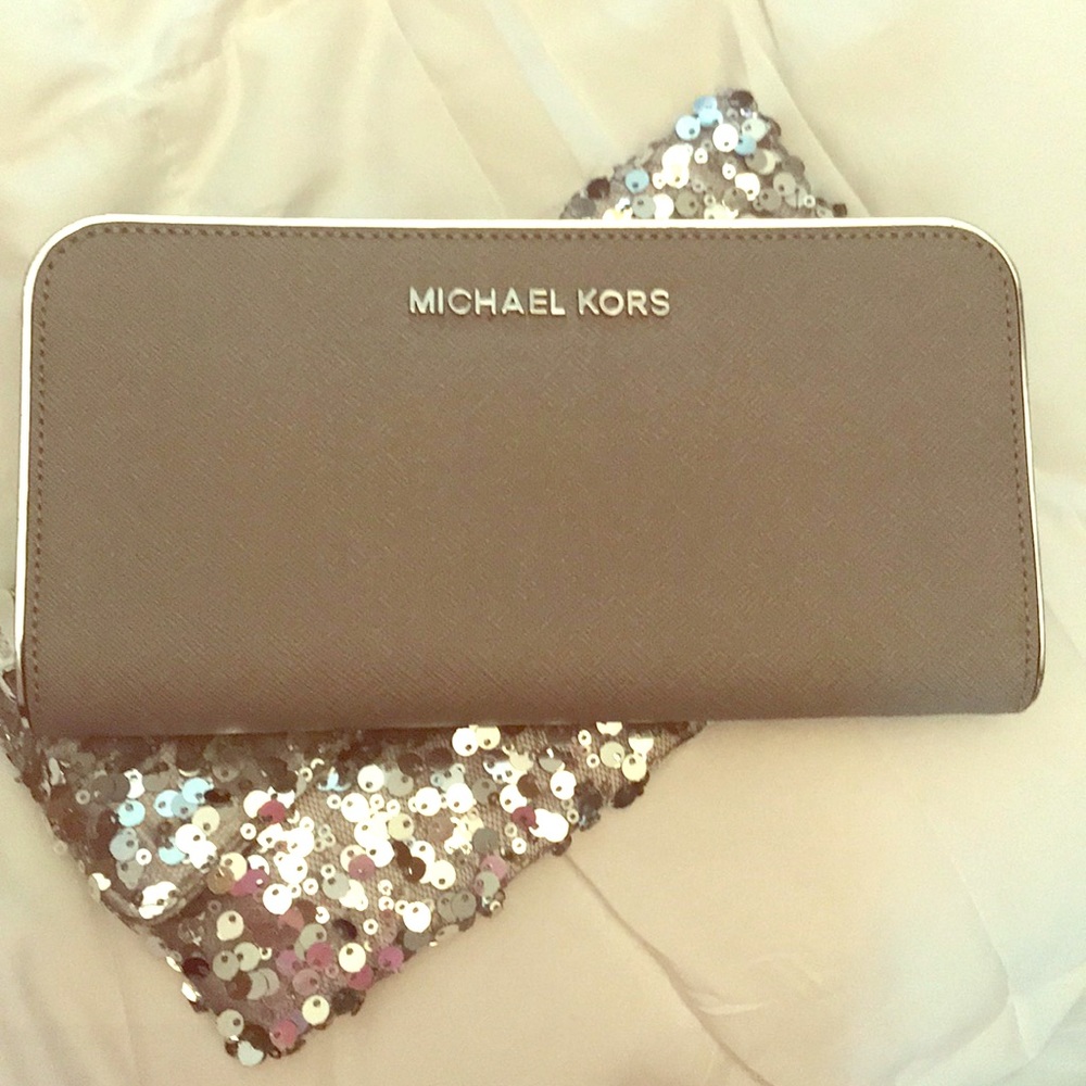 Brand new Michael Kors wallet