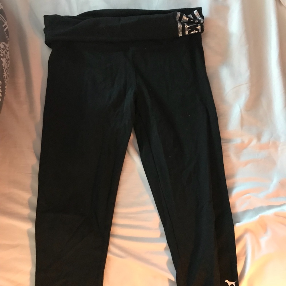 Cropped fold over VS PINK leggings!