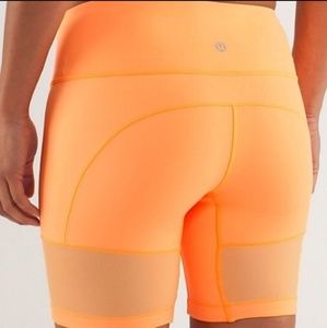 Lululemon spandex bright orange shorts Sz 6