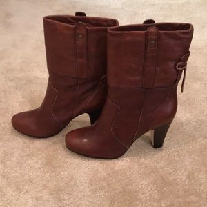 BROWN DOLCE VITA BOOTS. NEVER WORN!