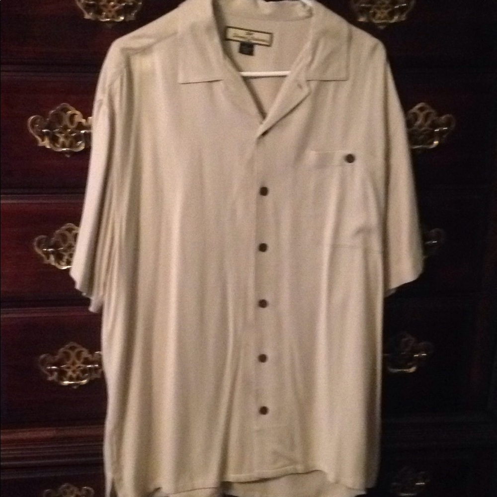 Tommy Bahama 100% silk short sleeved shirt
