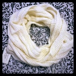 NWT Guess Los Angeles Infinity Scarf Cream & Gold
