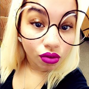 Meet your Posher, Crystal