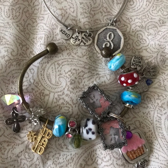 Hallmark bracelet Charms - Picture 2 of 2