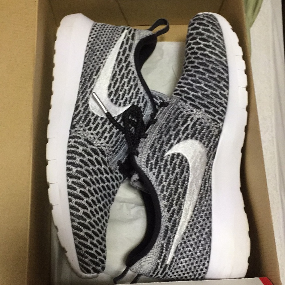 Nike Flyknit Rosherun black/white/dark grey
