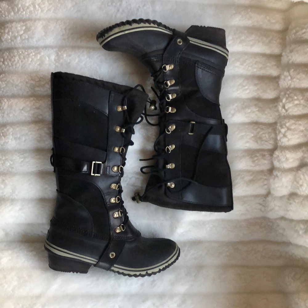 Sorel Conquest Carly cold- weather boots size 9
