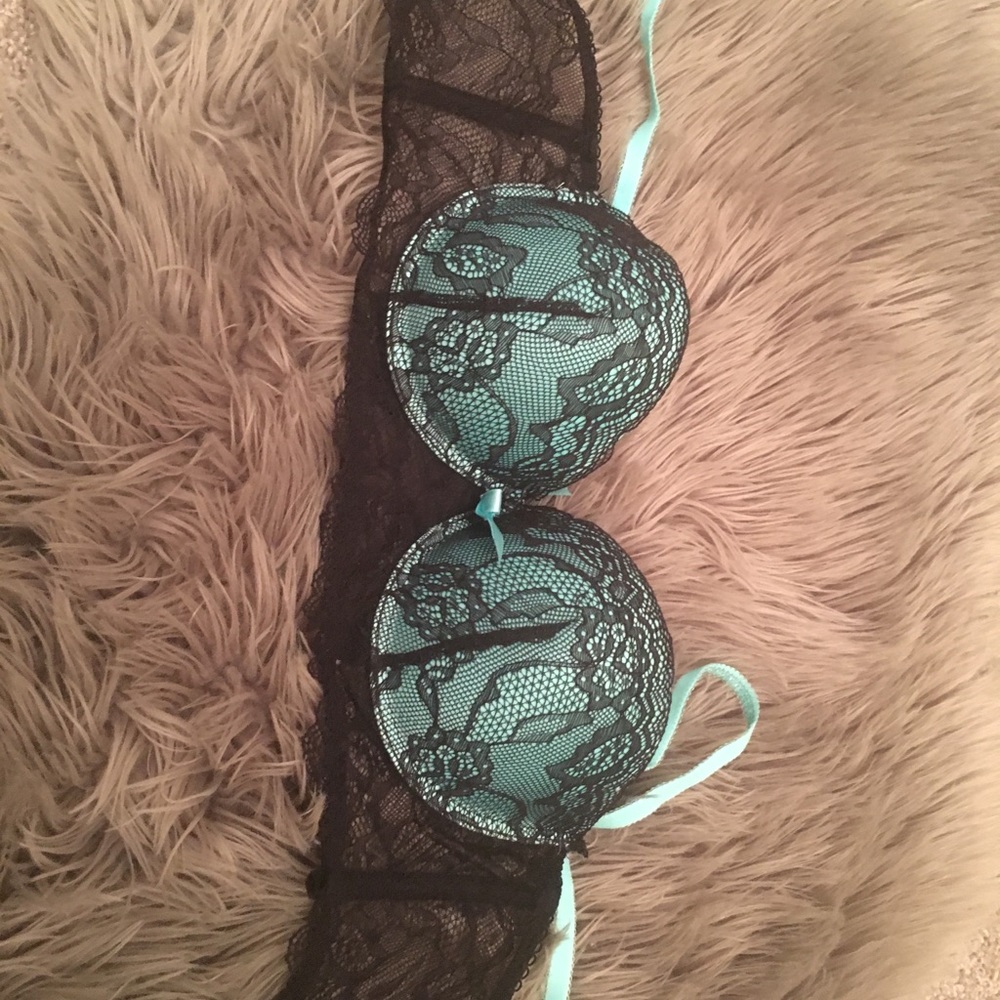 Never worn , can be worn strapless