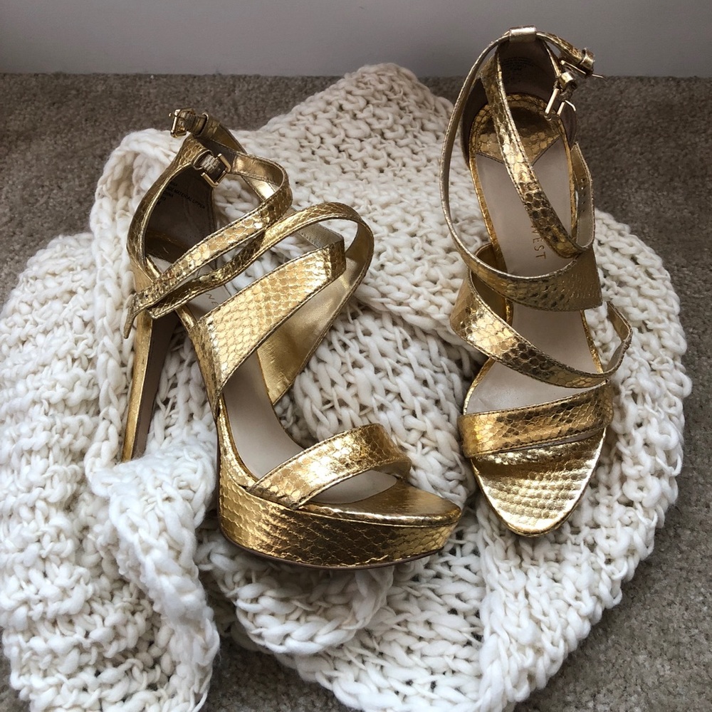 Nine West Gold scrappy sandal women’s size 7.5