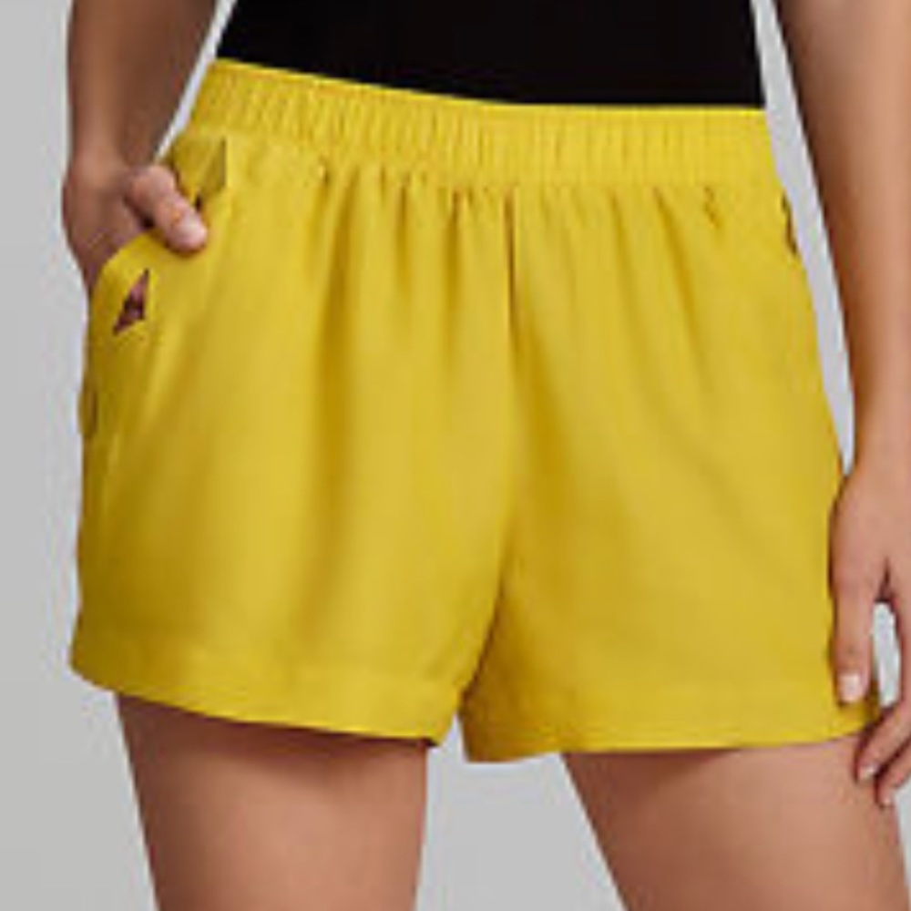 BCBG XXS Avocado shorts w/ pockets