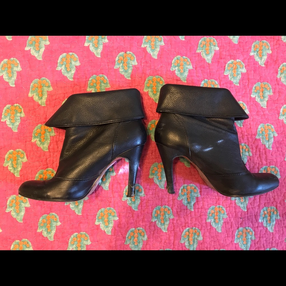 Black report heels/boots
