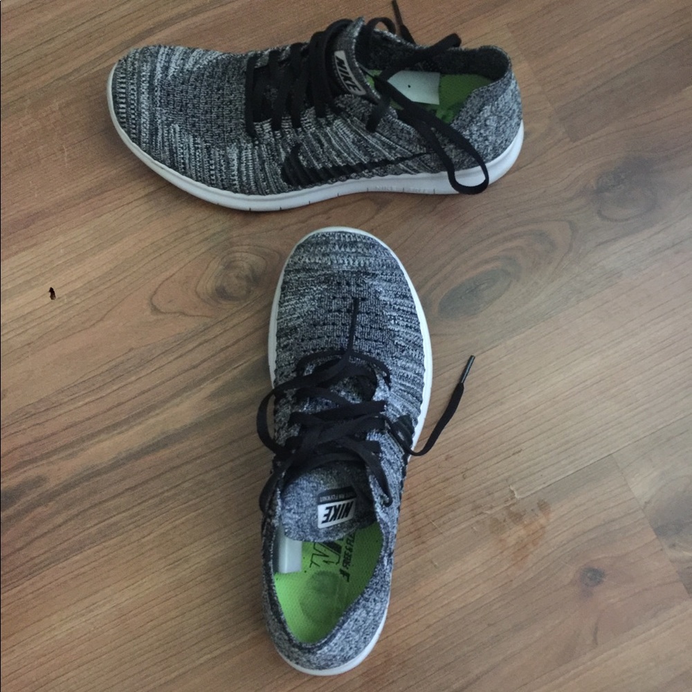 Nike Fly knit tennis shoes
