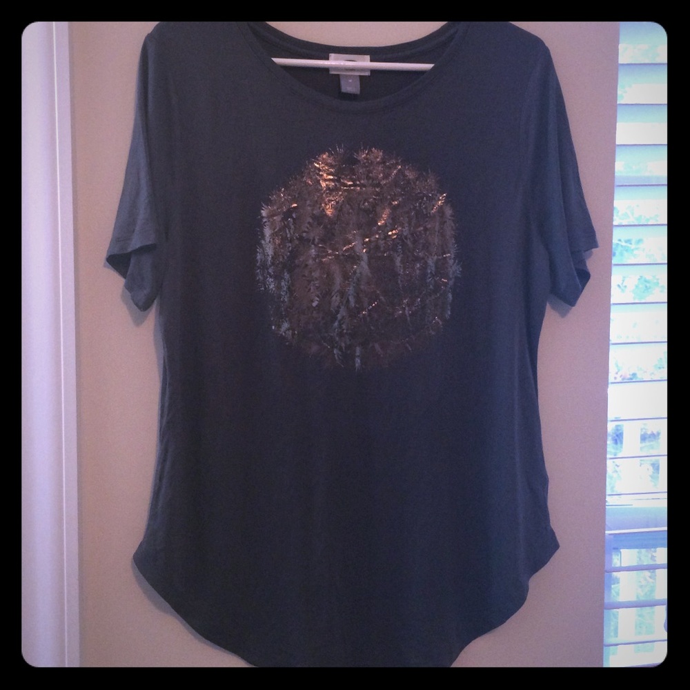 NWT grey old navy tee with abstract detail