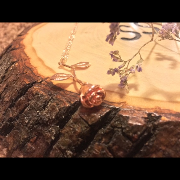 Rose gold rose necklace - Picture 3 of 4