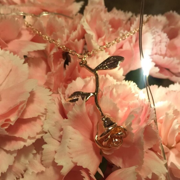 Rose gold rose necklace - Picture 4 of 4