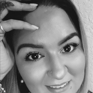 Meet your Posher, Dominique