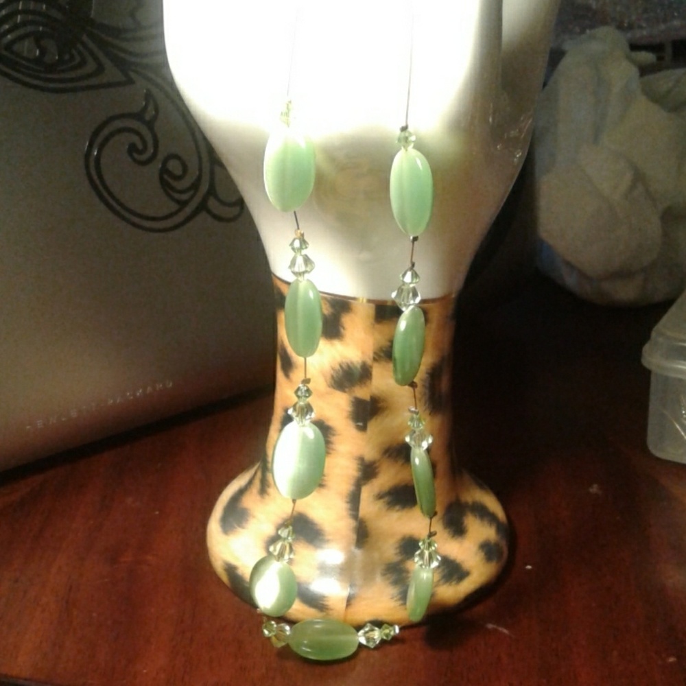 Very elegant beaded necklace with a magnet clip
