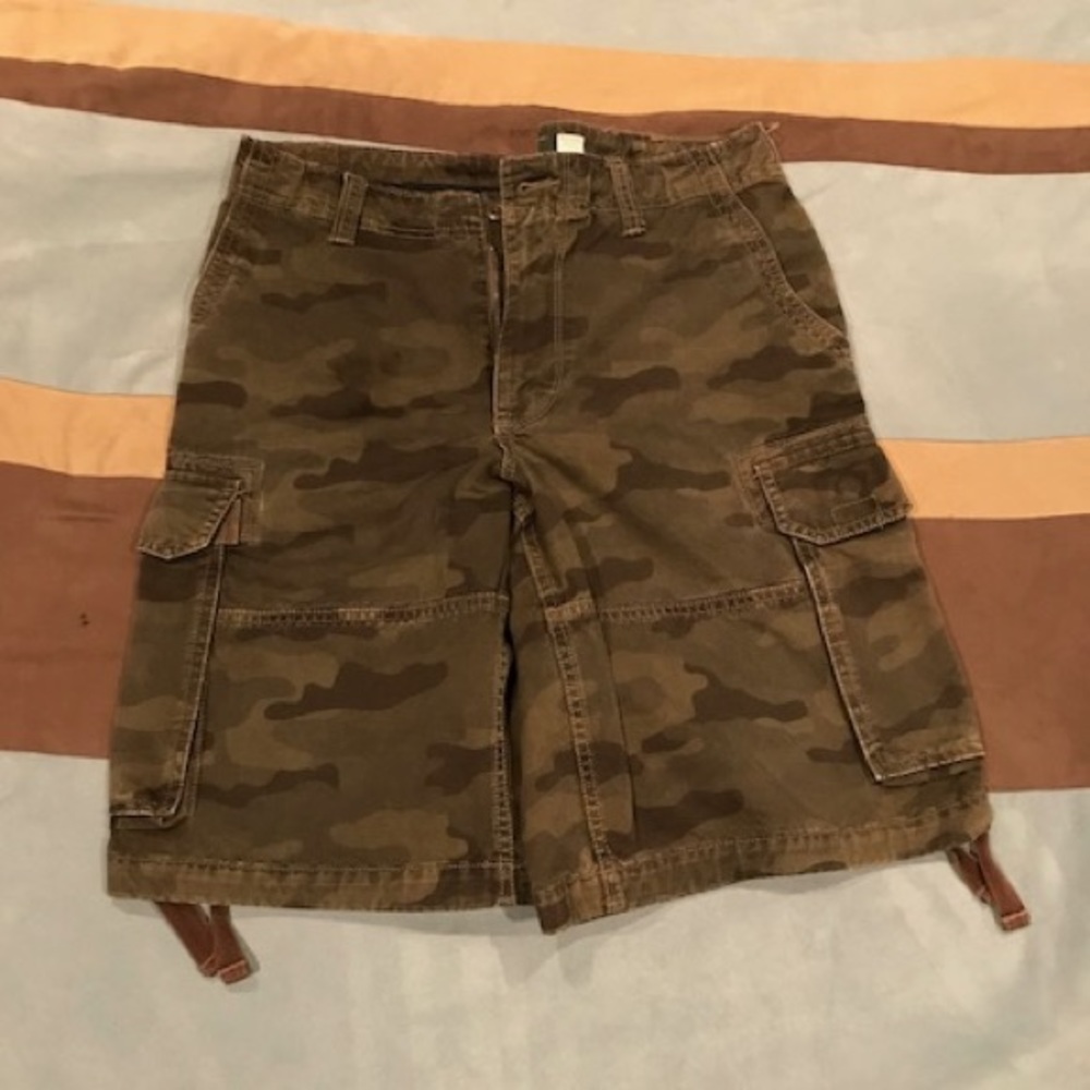 Army Cargo Shorts. Size 33.