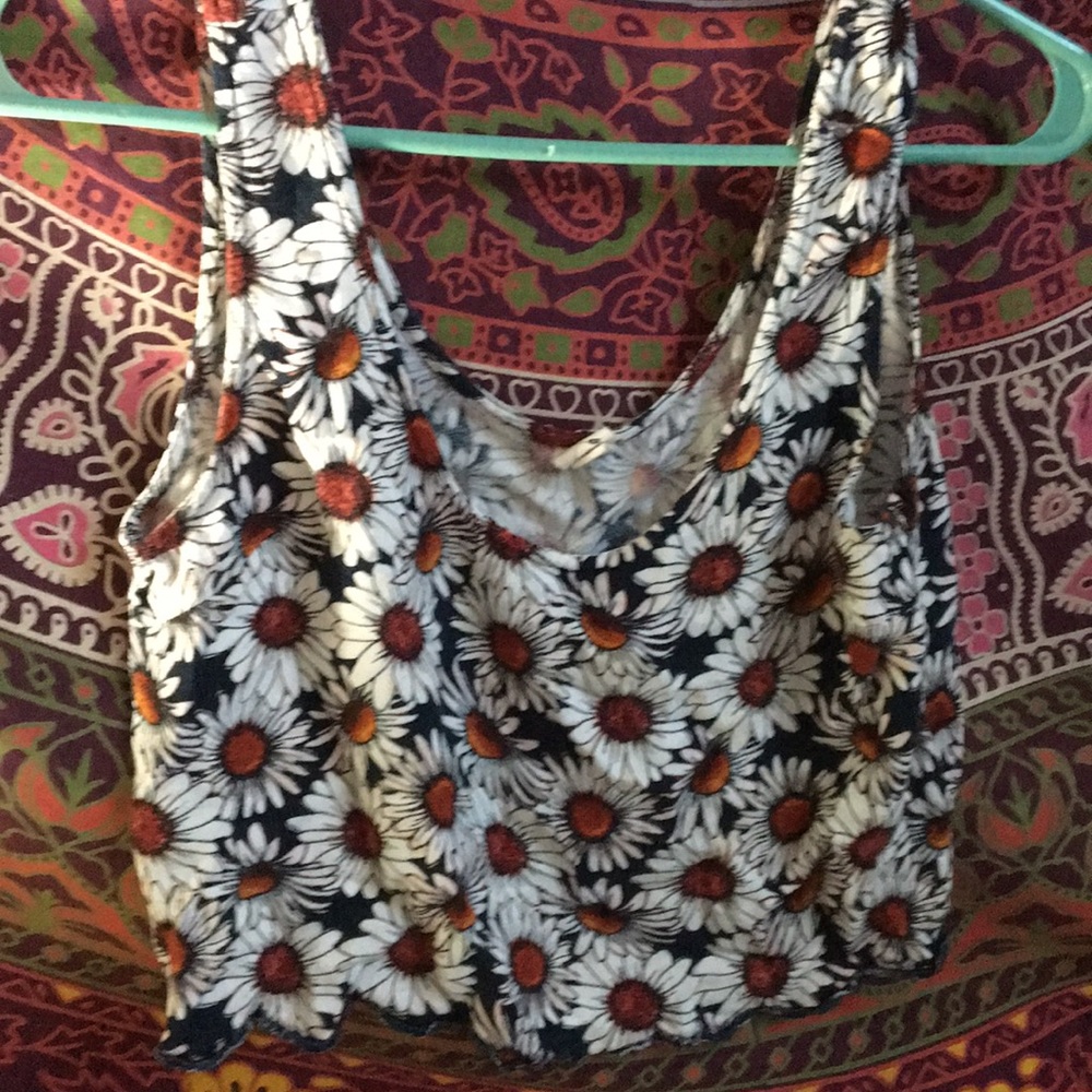 Cute crop top! Only been worn once! It’s LA hearts