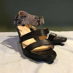 Mixed leather sandals