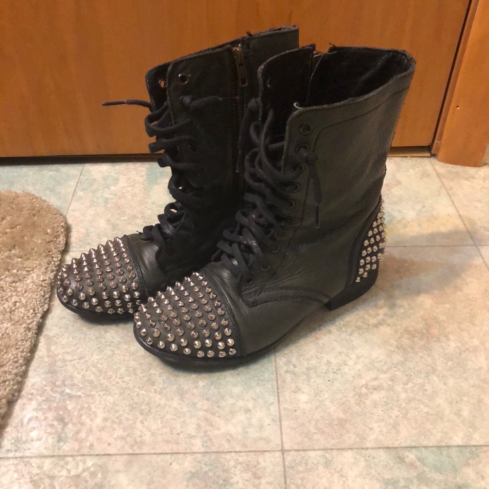 Combat boots