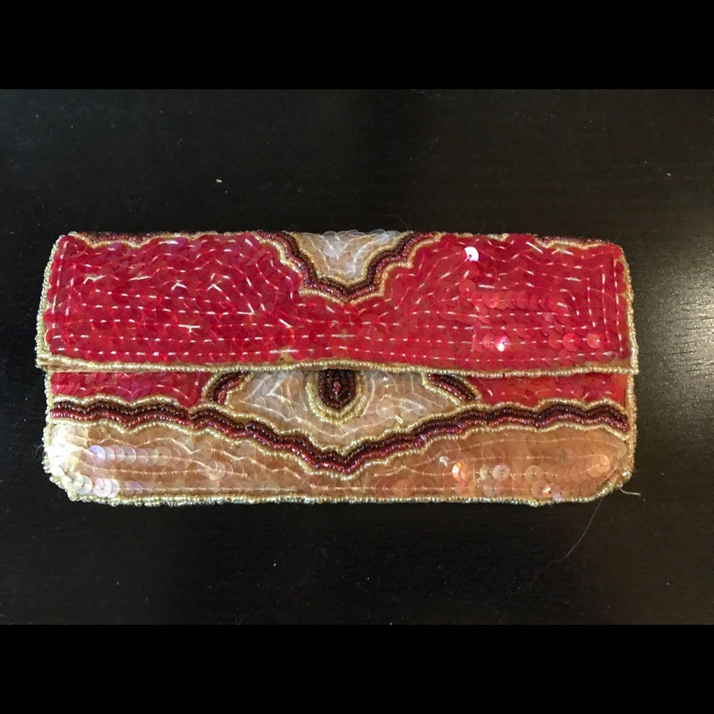 Sequin clutch