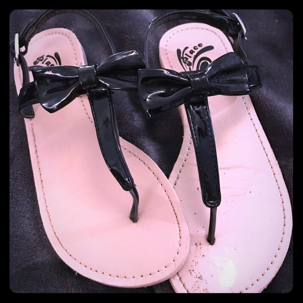 Little Girls Black Patent Look Bow Sandals