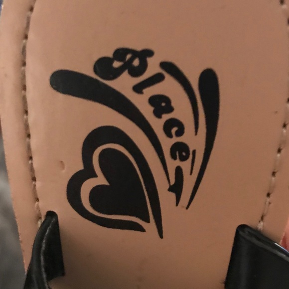 Little Girls Black Patent Look Bow Sandals - Picture 2 of 6