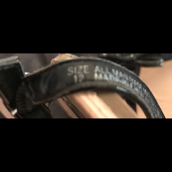 Little Girls Black Patent Look Bow Sandals - Picture 6 of 6