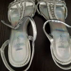 Great PROM heels. Silver slippers heels size 9