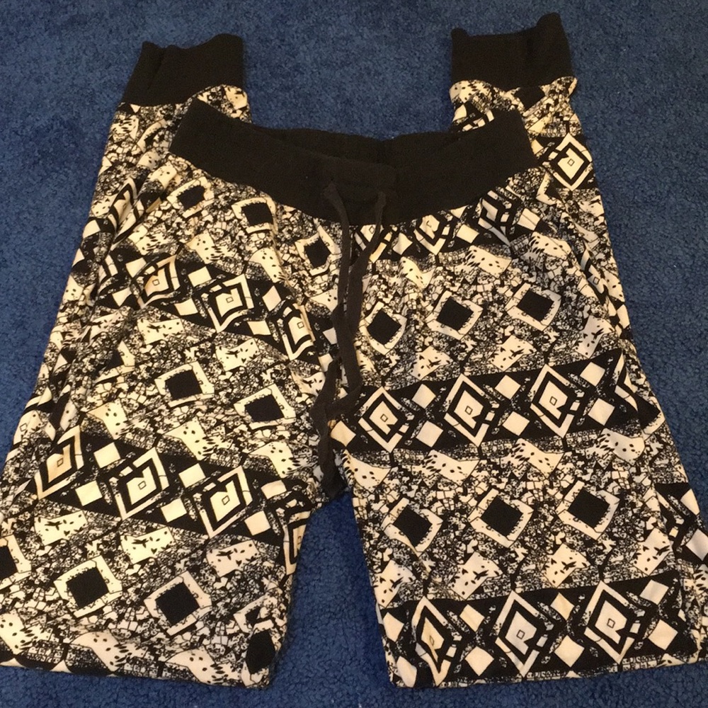 Rue 21 black and white tribal print jogger pants