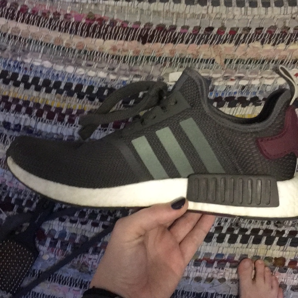 EUC Adidas NMD R1
