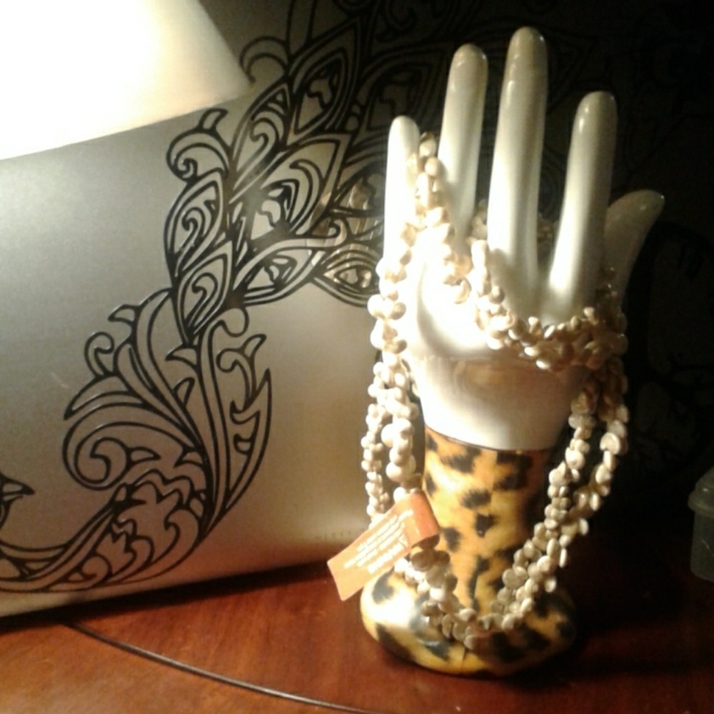 Hawaiian necklace with tiny shells