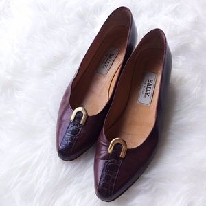 Bally Womens Sz 9 Embossed Buckle Leather Flats