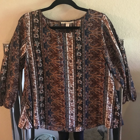 BUNDLE! Patterned Top and Oversized Scarf - Picture 3 of 5