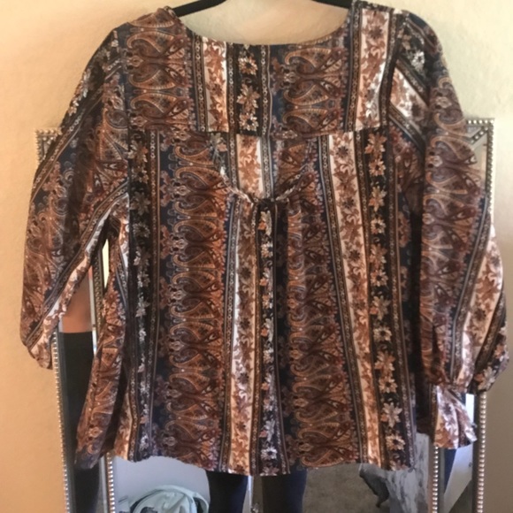 BUNDLE! Patterned Top and Oversized Scarf - Picture 5 of 5