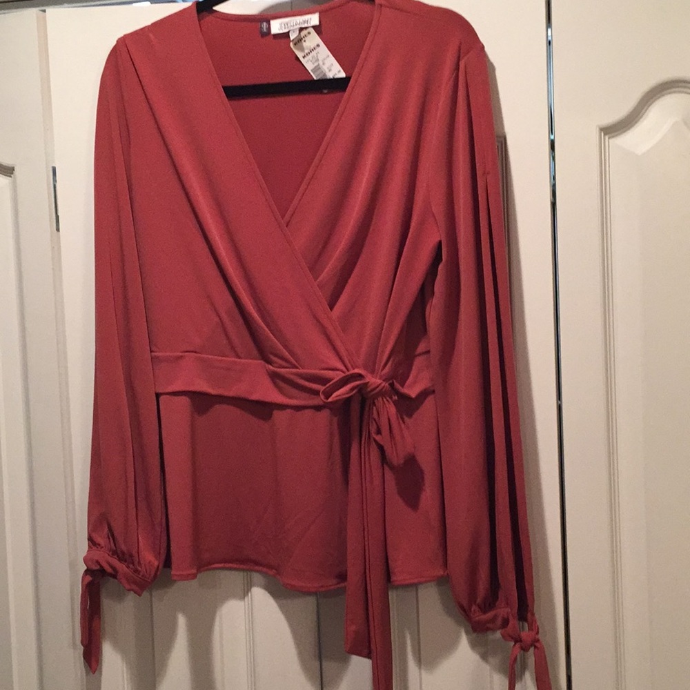 NWT Jennifer Lopez blouse - size L