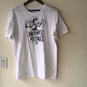 Men’s BACKWARD MESSAGES tee size large.