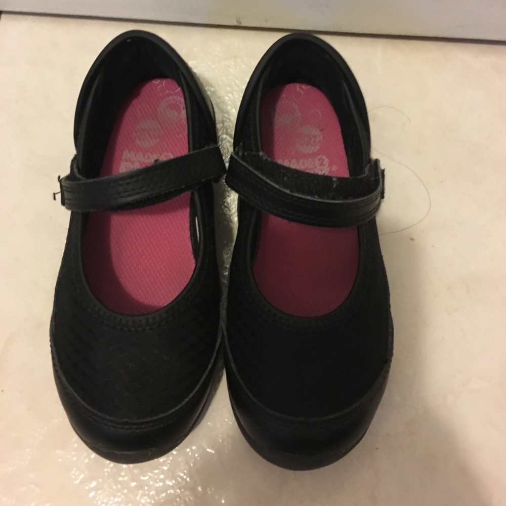Girl’s maryjanes