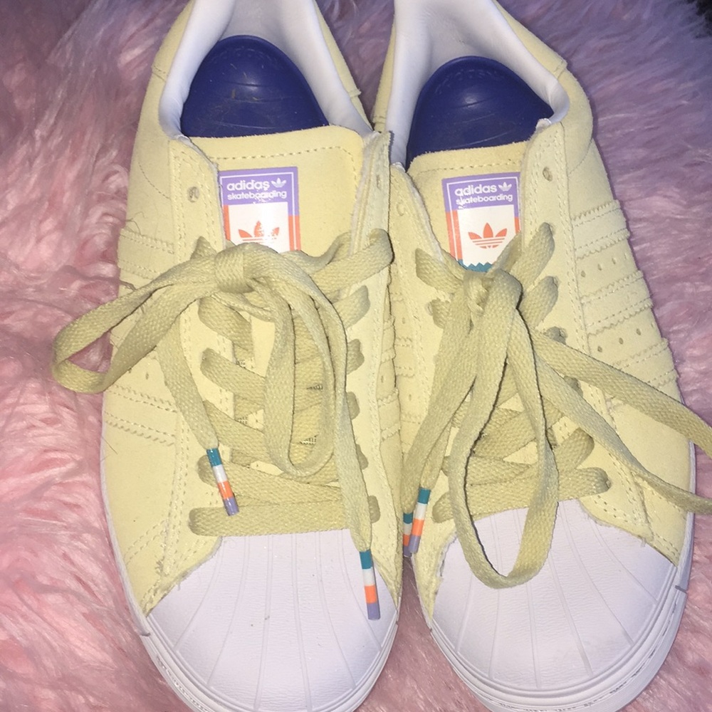 Unique Pale Yellow ADIDAS (Never Worn)