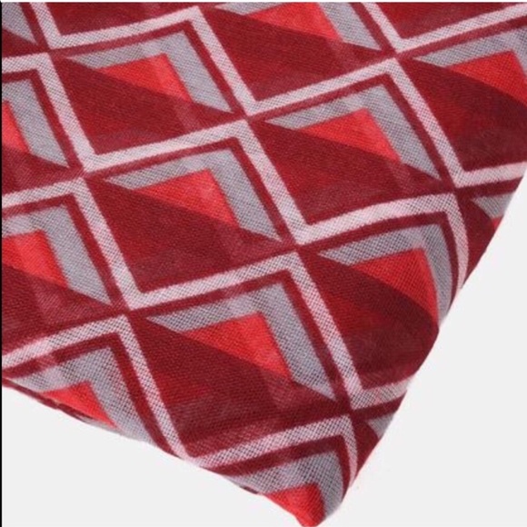 [ Need Gone ] Red Triangle Infinity Scarf - Picture 3 of 4