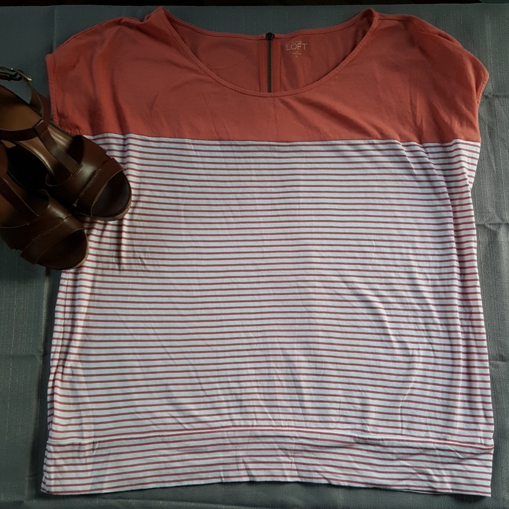 Ann Taylor xl zip tshirt