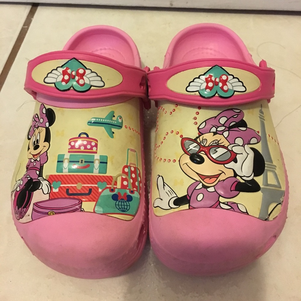 Pink Minnie Mouse crocs