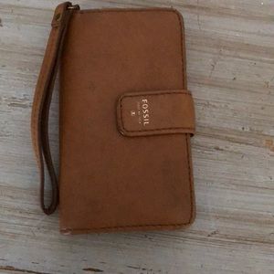 Fossil phone and card wallet